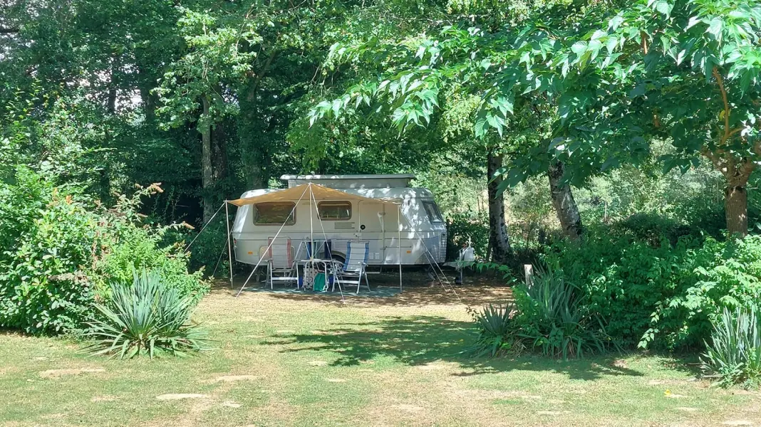 EN CAMPAGNE (CAMPING & GÎTES)